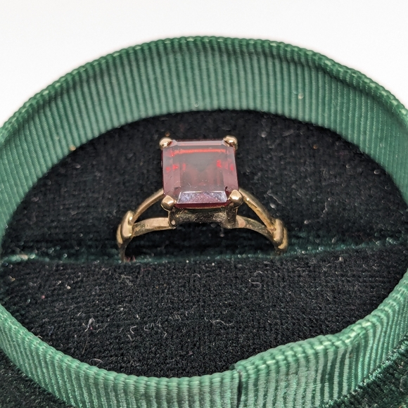 18kt solid gold garnet ring - Picture 2 of 5